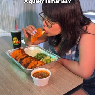 Hipotéticamente hablando… 👀😂
Si tuvieras quesabirrias GRATIS por todo un día, ¿a quién llamarías para que te acompañe? 🌮🔥
👇 Etiqueta a esa persona que nunca le diría que no a unas quesabirrias de El Gordo. 😏