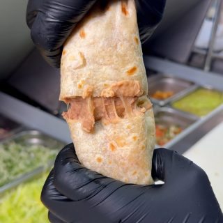 Your Monday plans: 🌯😮💨
$2.75 Bean & Cheese Burritos every Monday at El Gordo. 🔥
Send this to someone who needs a cheap lunch idea. 👀📲